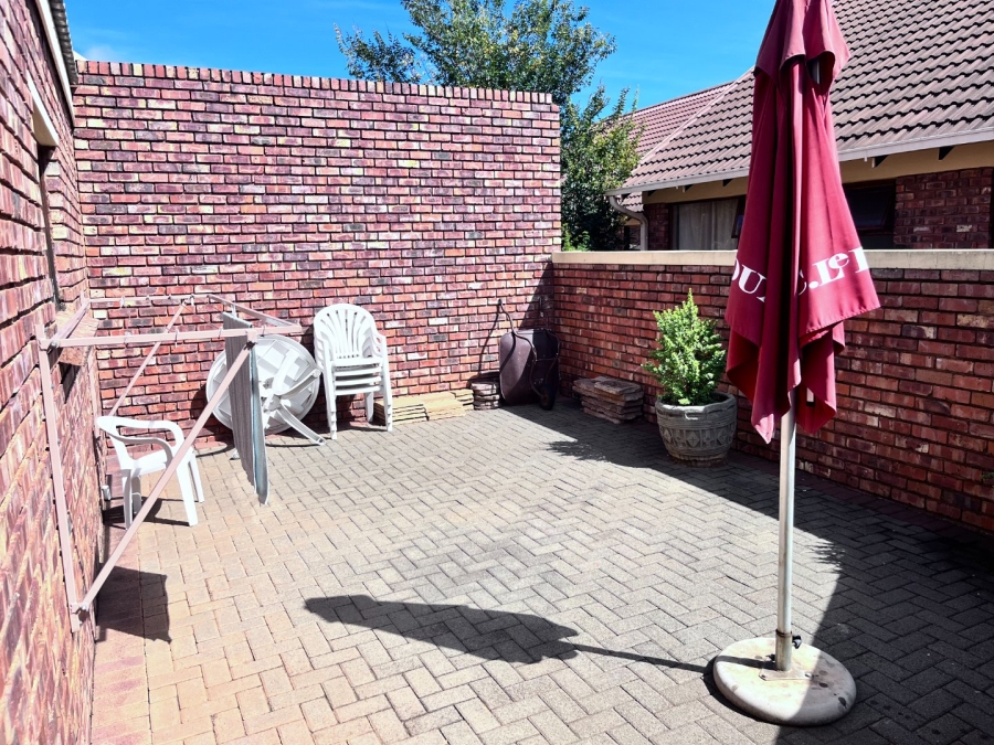 3 Bedroom Property for Sale in Langenhovenpark Free State
